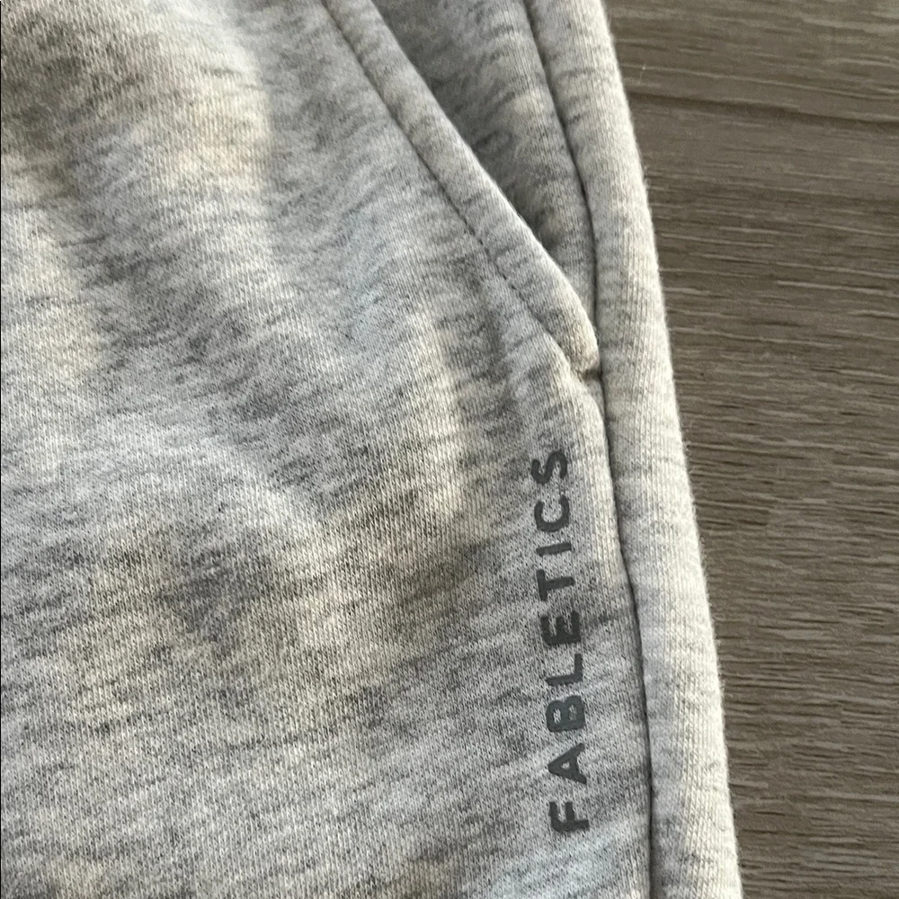 Fabletics Women's Jogger Pants Gray Sweatpant size Small - Picture 3 of 4